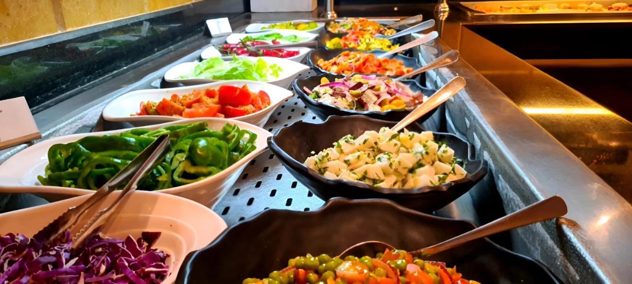 منتجع لو ميريديان دهب المظهر الخارجي الصورة A salad bar